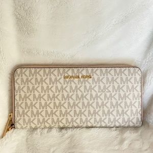 Michael Kors Continental Vanilla PVC with Blush Pink Wallet